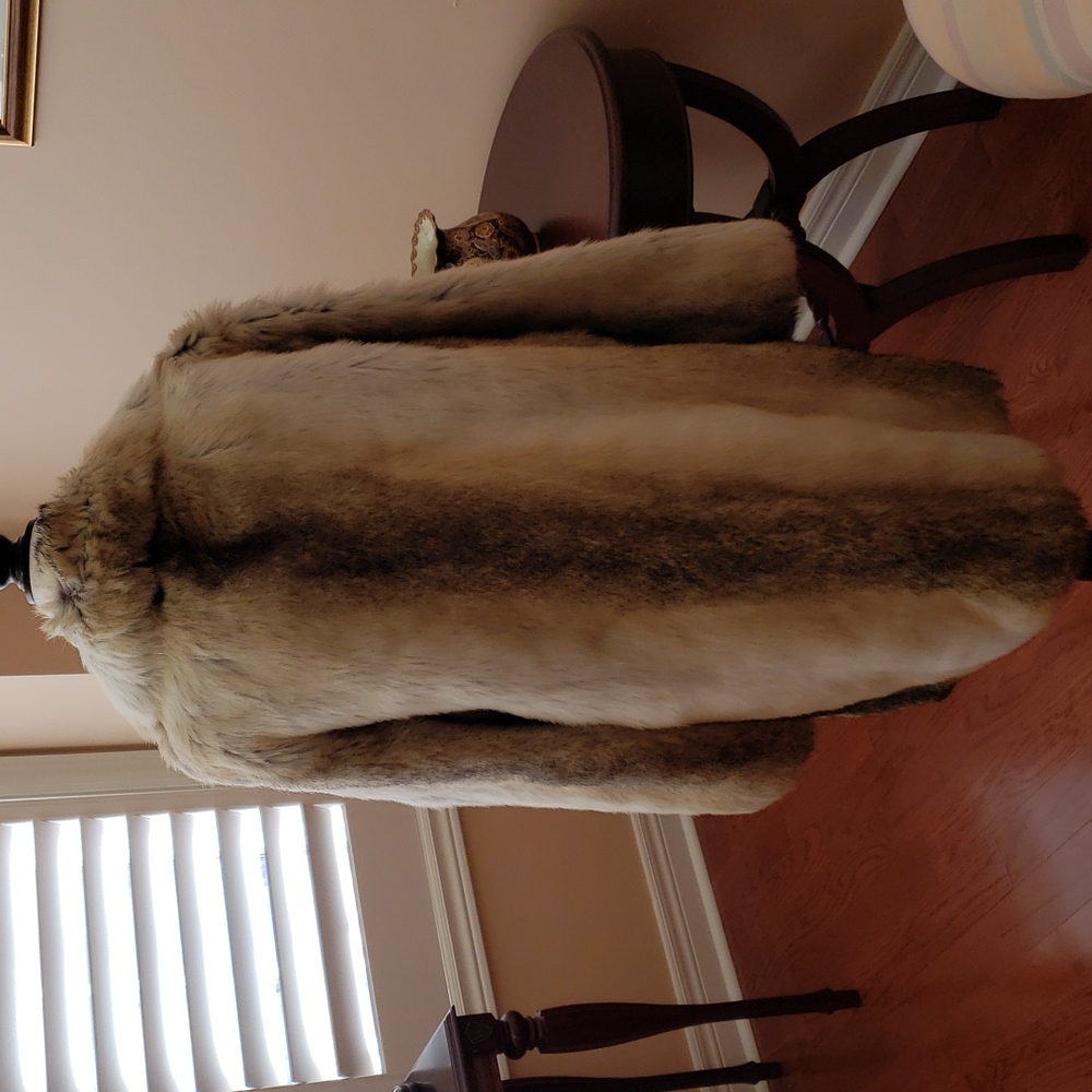 Vintage Faux mid-length fur coat. - Picture 3 of 7